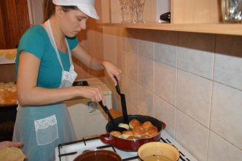 Varila myšička kašičku