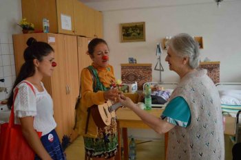 Červené nosy medzi nami