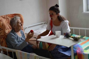 Červené nosy medzi nami