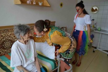 Červené nosy medzi nami