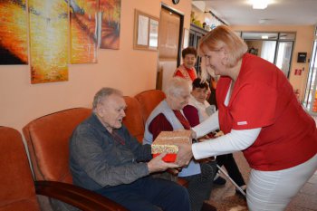 Koľko lásky sa zmestí do krabice od topánok
