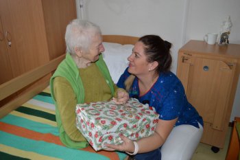 Koľko lásky sa zmestí do krabice od topánok