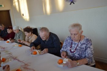 Posedenie pod jedličkou