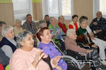 Čaro Vianoc s Fialôčkou