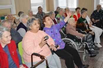 Čaro Vianoc s Fialôčkou