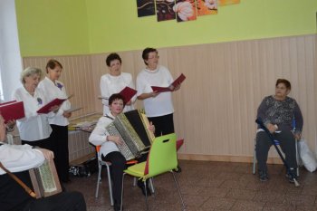 Čaro Vianoc s Fialôčkou