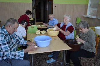 Pomáhame si navzájom