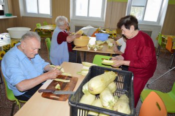 Pomáhame si navzájom