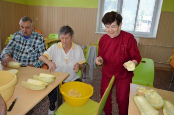 Pomáhame si navzájom