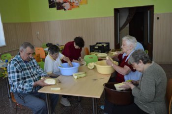 Pomáhame si navzájom