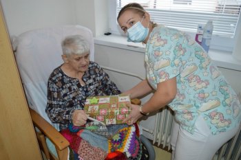 Koľko lásky sa zmestí do krabice od topánok