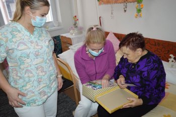 Koľko lásky sa zmestí do krabice od topánok