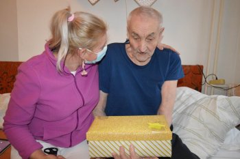 Koľko lásky sa zmestí do krabice od topánok