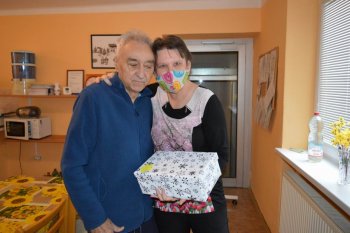 Koľko lásky sa zmestí do krabice od topánok