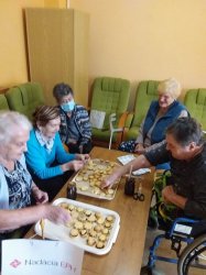 Projekt s pečením pokračuje