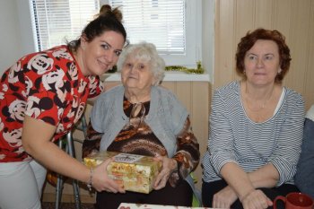 Koľko lásky sa zmestí do krabice od topánok