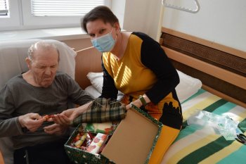 Koľko lásky sa zmestí do krabice od topánok