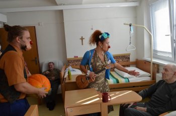 Veľa smiechu s červenými nosmi