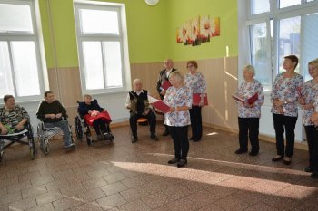 Október – mesiac úcty k starším