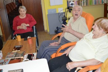 Posedenie s knihami a o knihách