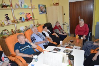 Posedenie s knihami a o knihách