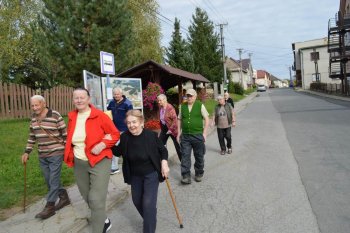 Prechádzka do lipovej aleje