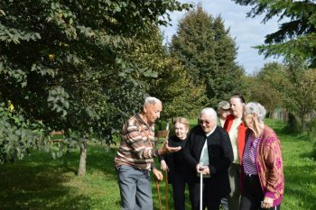 Prechádzka do lipovej aleje