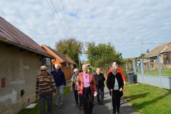 Prechádzka do lipovej aleje