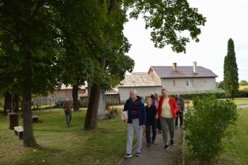 Prechádzka do lipovej aleje