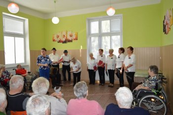 Október – mesiac úcty k starším