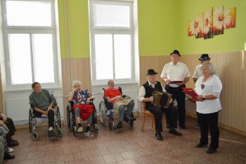 Október – mesiac úcty k starším