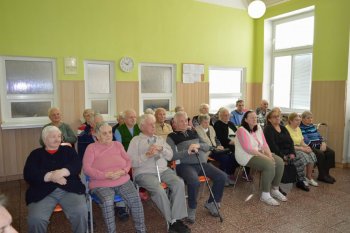 Október – mesiac úcty k starším