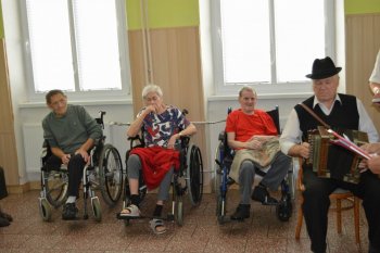 Október – mesiac úcty k starším