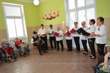 Október – mesiac úcty k starším