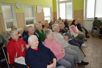 Október – mesiac úcty k starším