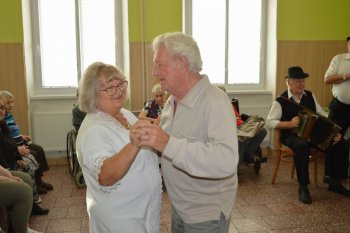 Október – mesiac úcty k starším