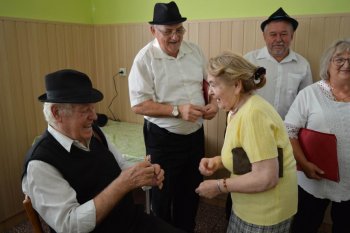 Október – mesiac úcty k starším