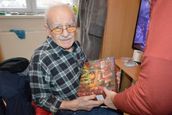 Koľko lásky sa zmestí do krabice od topánok