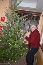 Zdobenie vianočného stromčeka