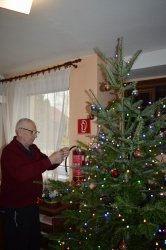 Zdobenie vianočného stromčeka