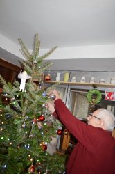 Zdobenie vianočného stromčeka