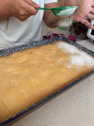 Posedenie pri guľáši v domčeku