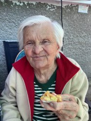 Posedenie pri guľáši v domčeku