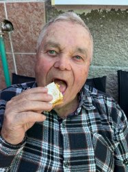 Posedenie pri guľáši v domčeku