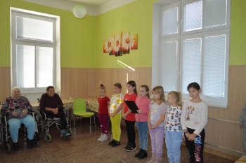 Október – mesiac úcty k starším