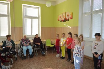 Október – mesiac úcty k starším