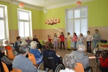 Október – mesiac úcty k starším