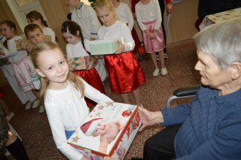 Koľko lásky sa zmestí do krabice od topánok