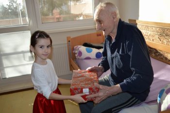 Koľko lásky sa zmestí do krabice od topánok