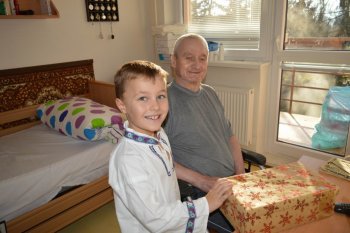 Koľko lásky sa zmestí do krabice od topánok